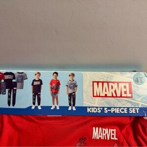 Size 4T 
Marvel Avengers X-Men Kids 5-piece Set